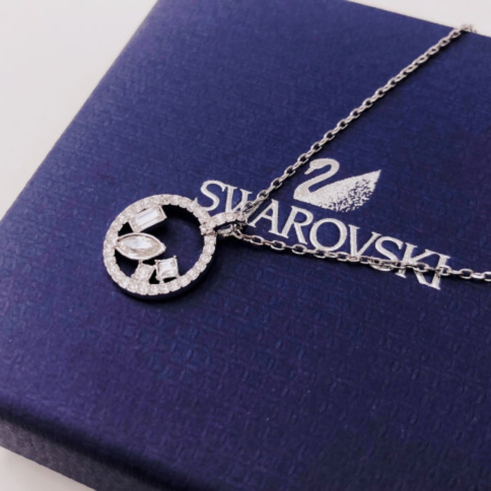 HENRIETTA PENDANT, WHITE, RHODIUM PLATIN
